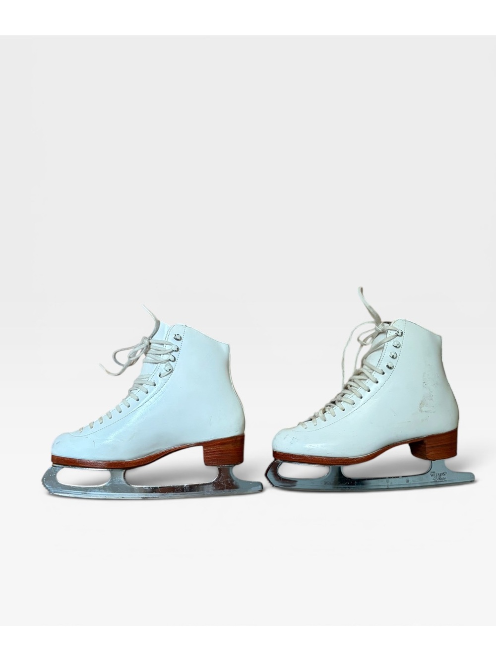 RIEDELE WOMENS WHITE ICE SKATES JOHN WILSON BLADES GOOD COND 6.5